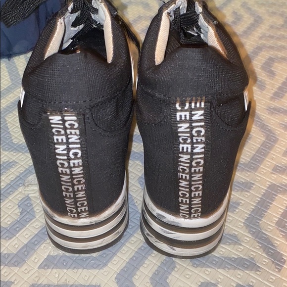 Platform - Picture 3 of 4